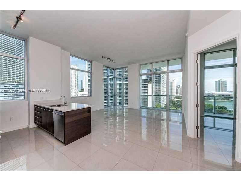 Primary Photo - 500 Brickell Ave