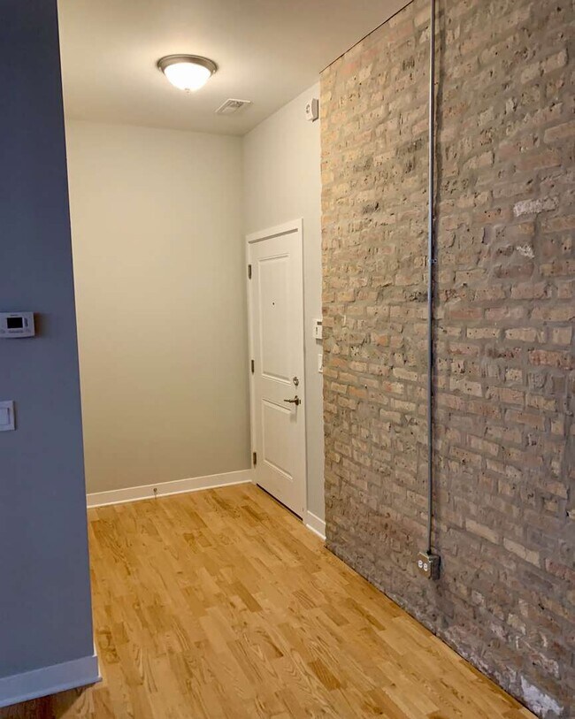 Foto del edificio - 6125 N Clark St