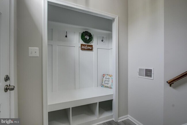 Building Photo - 10191 Caladium Dr