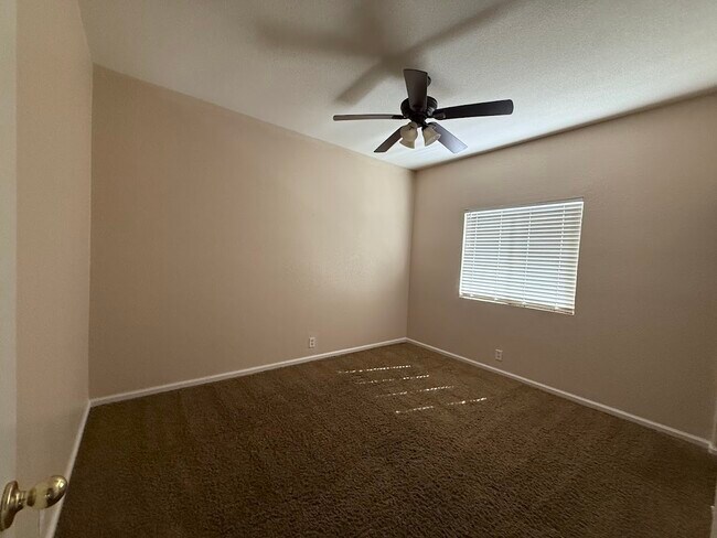 Building Photo - 3534 Sarasota Ave