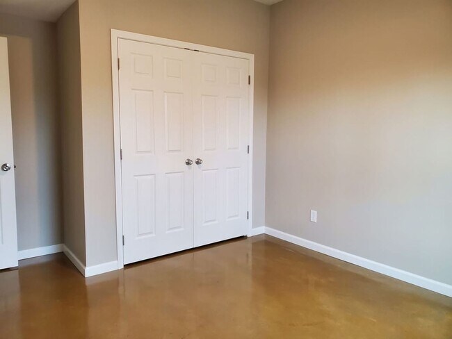 Foto del edificio - 3 bedroom 1 bath apartment located in Jackson, MO