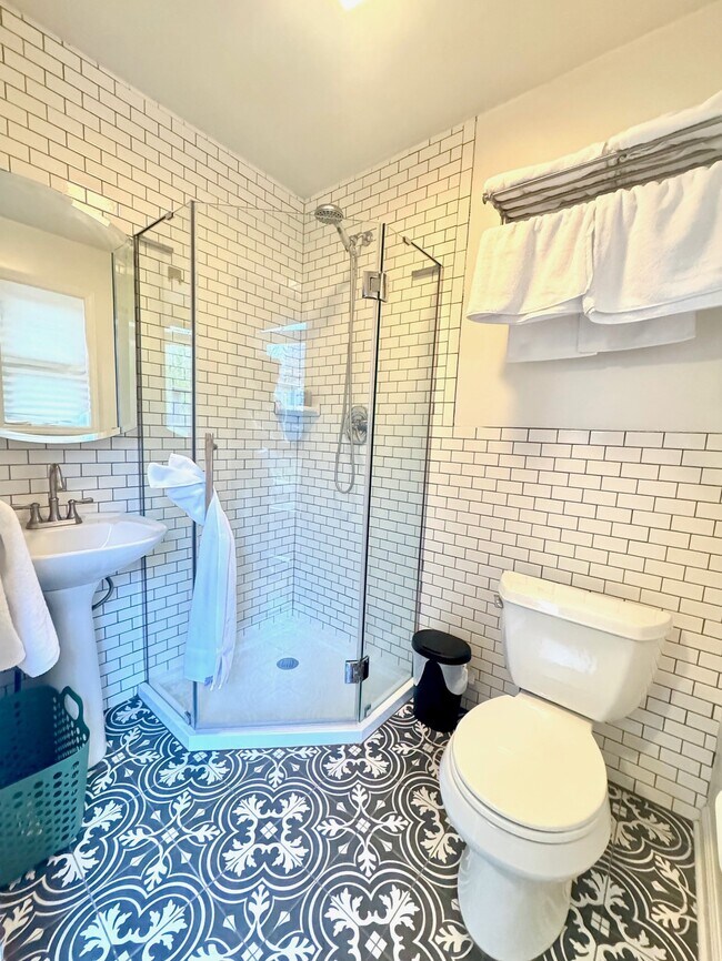 Foto del edificio - 567 Spring Mills Rd