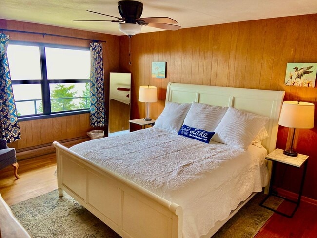 Building Photo - Fisherman's Lookout- Fully Furnished with garage only October 1st - May 31st