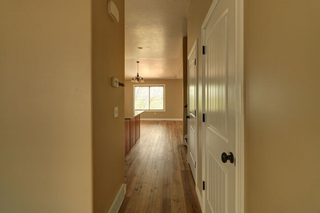 Building Photo - Traverse Mountain Pet Friendly Home.