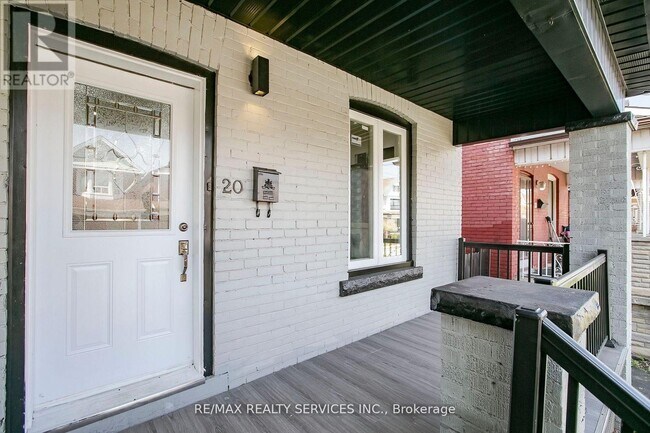 Building Photo - 20 Somerset Ave