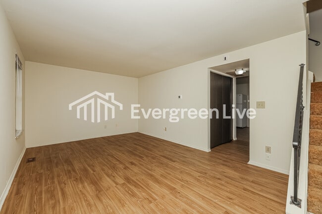 Foto del edificio - 8287 Mt Carmel St