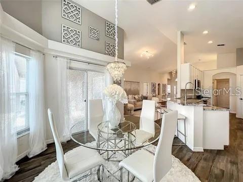 Foto del edificio - 879 Oak Chase Dr
