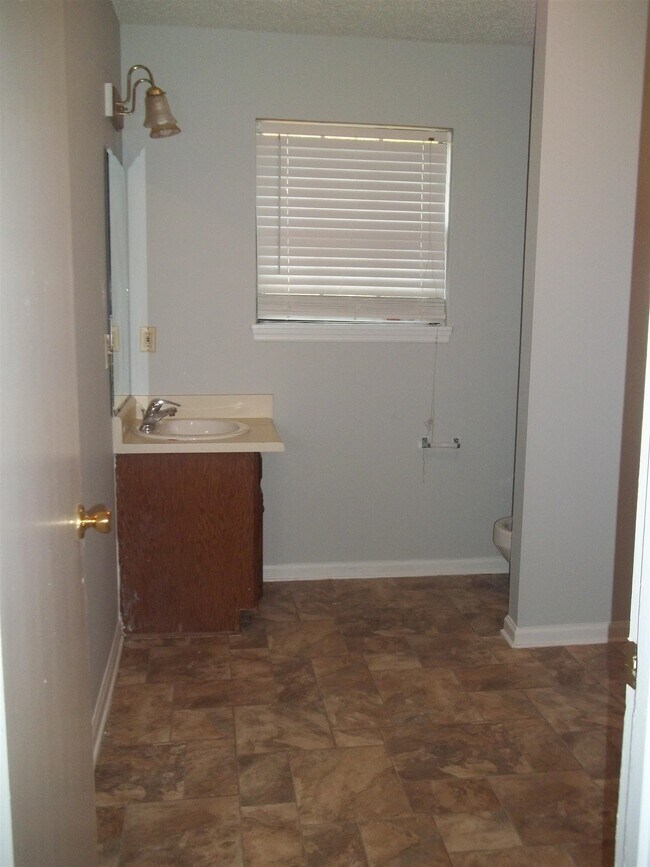 Building Photo - 3701 Dorset Way
