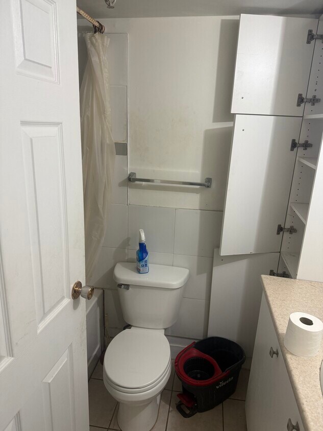 Photo du bâtiment - Unit For Rent