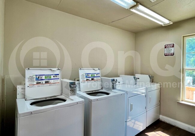 Building Photo - 410 Bryan St