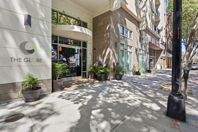 Foto del edificio - Downtown Living at its Best.