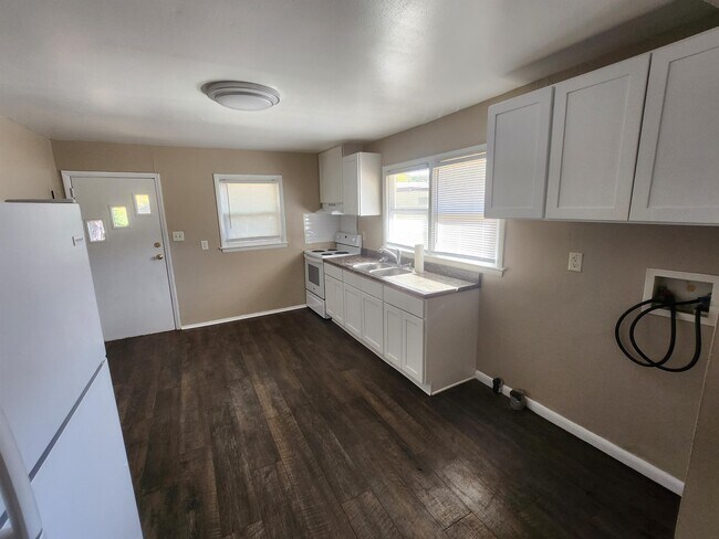 Foto del edificio - 2844 Club Plaza Rd