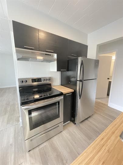 Building Photo - 471 Tecumseh Rd W Building Photo - 471 Tecumseh Rd W