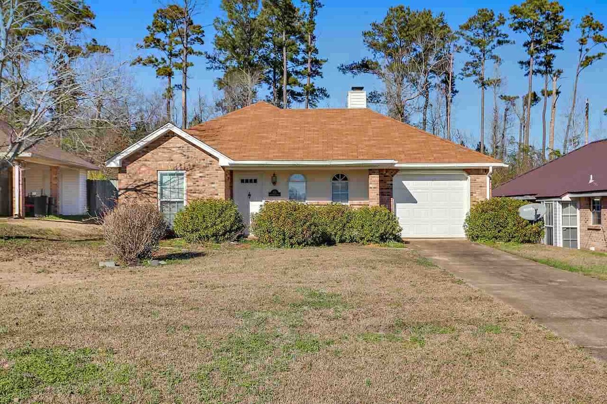 Foto principal - 173 Greenfield Ln