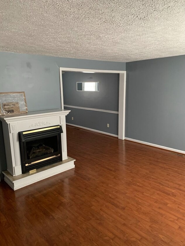 Primary Photo - 2 BR Townhouse in Salem