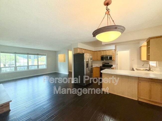 Building Photo - 3217 NE 129th Ave