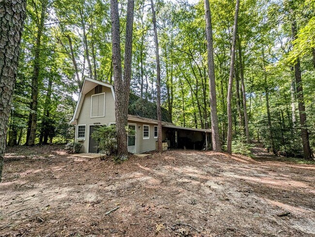 Foto del edificio - 10124 Holly Forks Rd