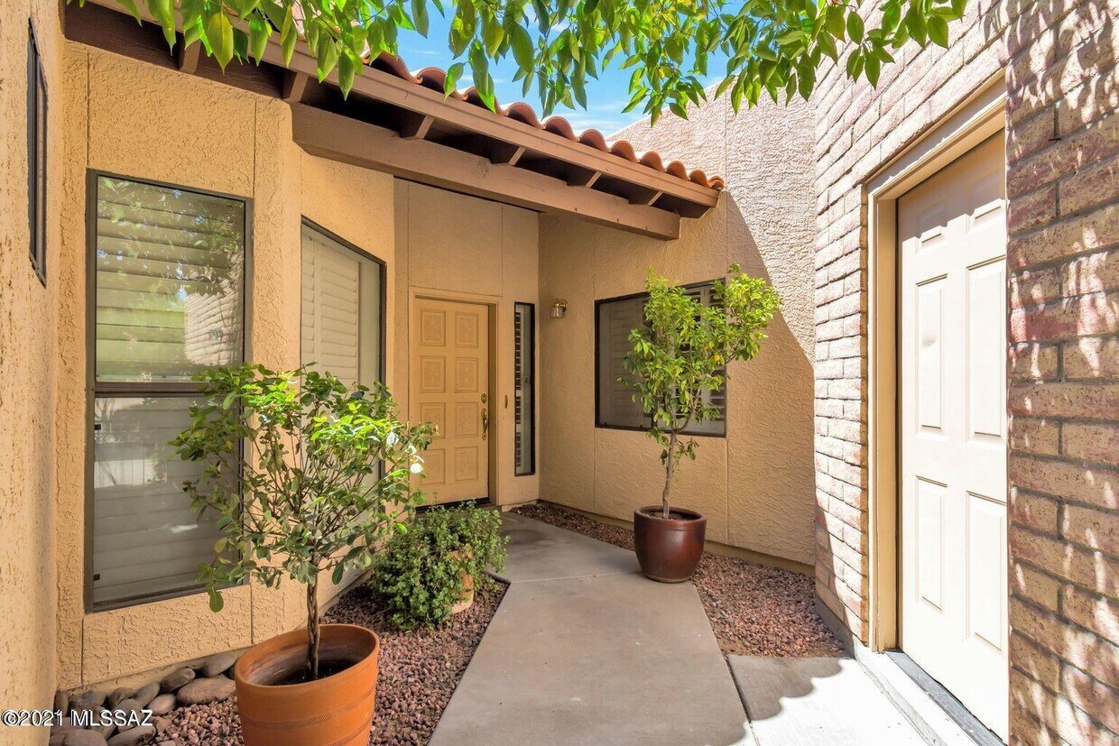 Primary Photo - 10135 Spyglass