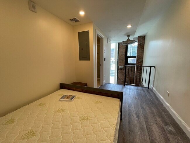 Foto del edificio - 1028 Commonwealth Ave