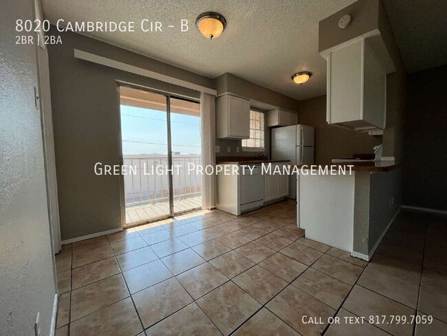 Building Photo - 8020 Cambridge Cir