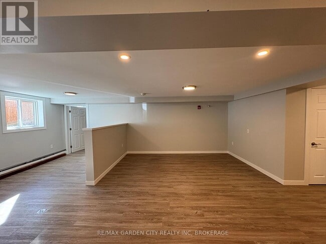 Building Photo - 1419 Pelham St