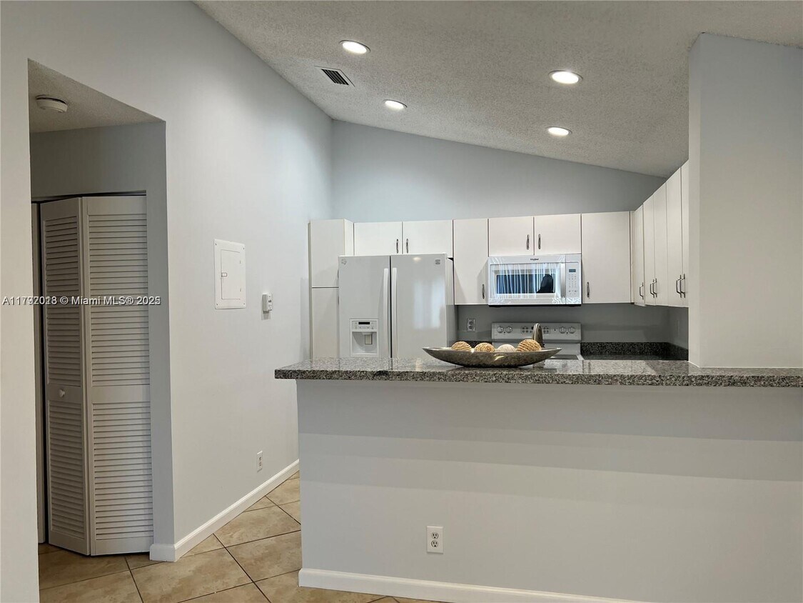 Foto principal - 151 SW 95th Ter