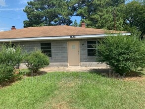 Building Photo - 521 Magnolia Dr
