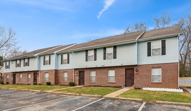Building Photo - 3265 E Mound St