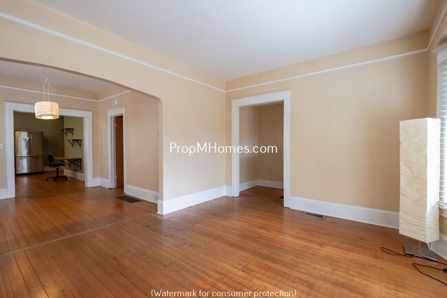 Foto del edificio - 3041 SE Main St