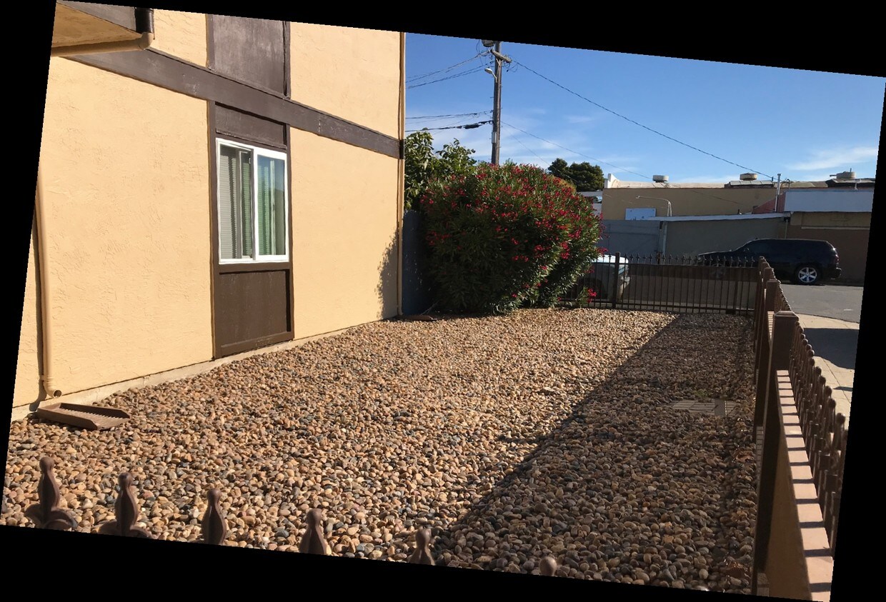 Building Photo - 1625-1629 Portola Ave