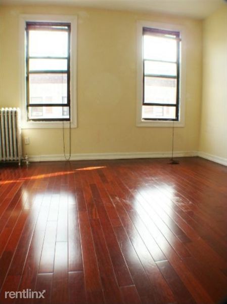 Building Photo - 560 W 160th St