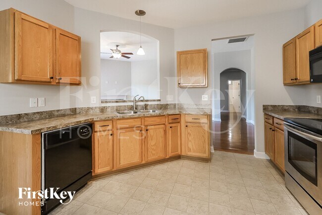 Foto del edificio - 6255 Glen Way Dr
