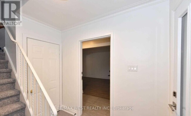 Photo du bâtiment - 168 Strathnairn Ave