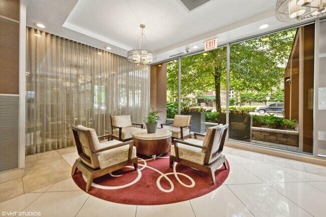 Foto del edificio - 247 E Chestnut St