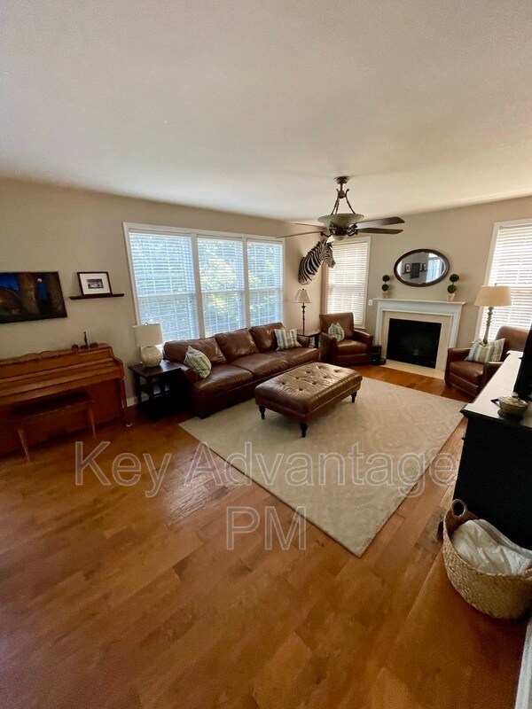 Building Photo - 4207 Talon Dr