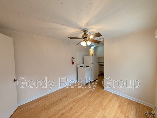 Building Photo - 2941G Green Street