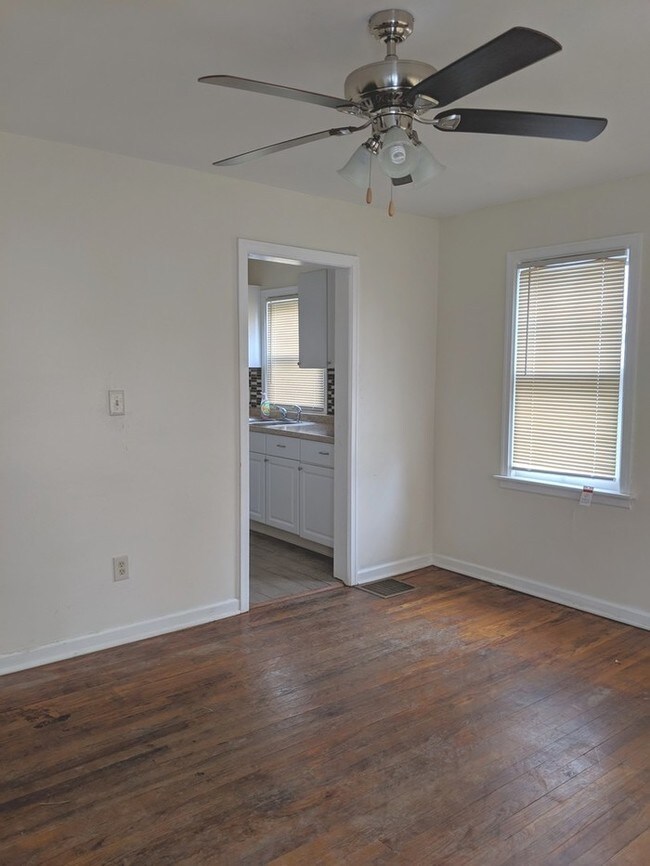 Building Photo - Updated, 2BR Carillon Bungalow, near UD!