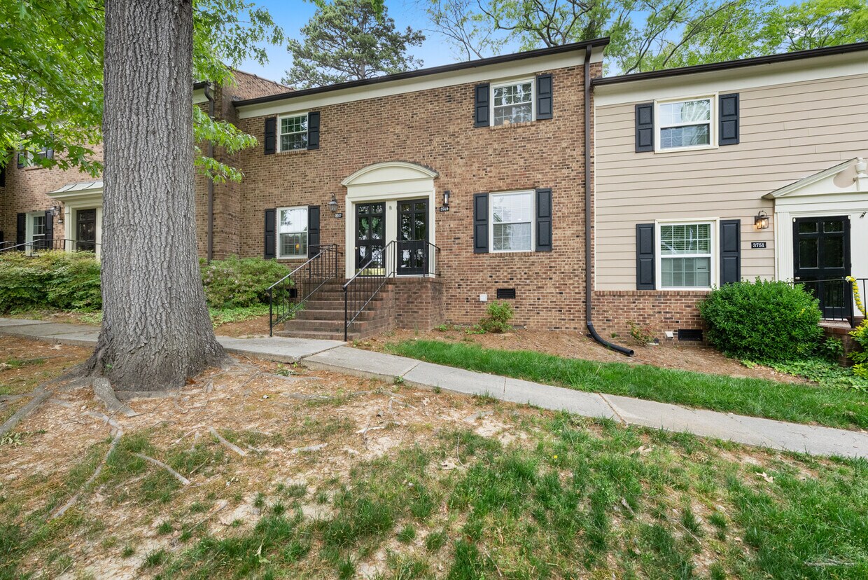 Primary Photo - 3749 Yorktown Pl