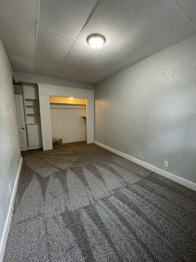 Building Photo - 532 5th St