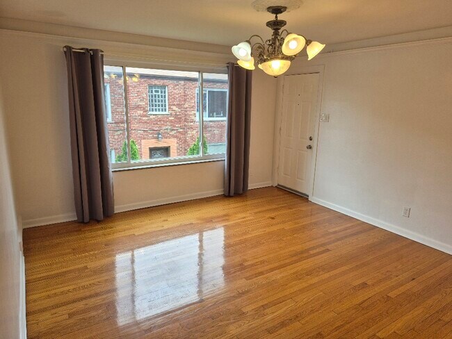 Foto del edificio - 3947 Jamieson Ave