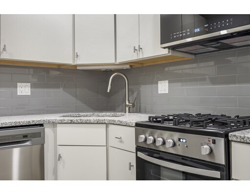 Primary Photo - 276-278 Hanover St