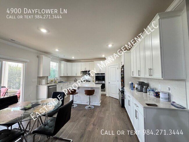 Foto del edificio - 4900 Dayflower Ln