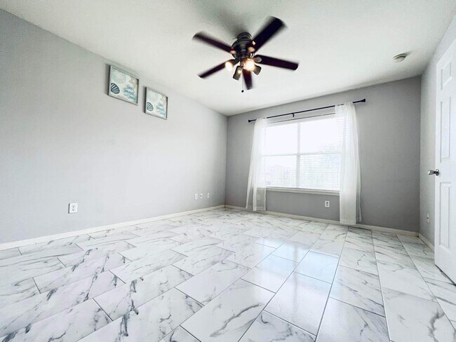 Foto del edificio - 7215 Sunrise Hill Ln