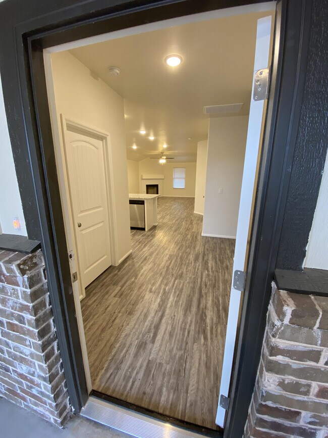 Foto del edificio - 2424 Alta Vista Ln