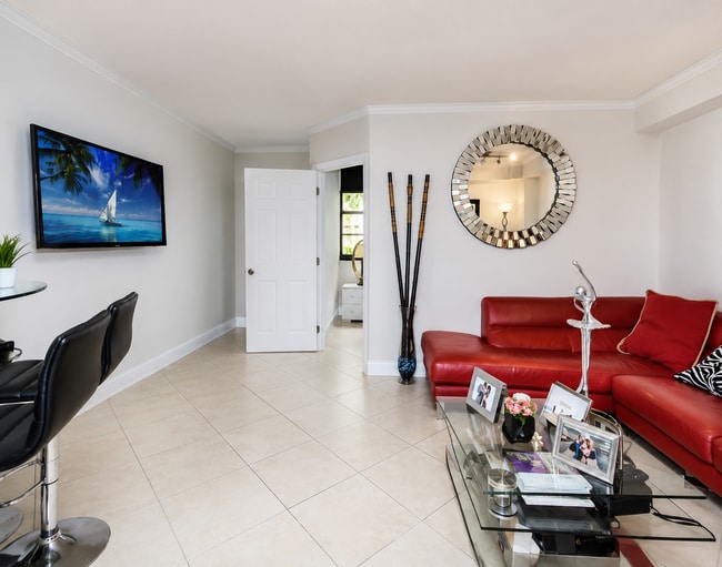 Building Photo - 905 Brickell Bay Dr