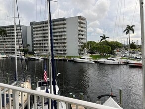 Building Photo - 2415 NW 16th St Rd