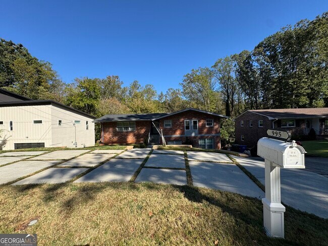 Building Photo - 995 Fleetwood Cir SW
