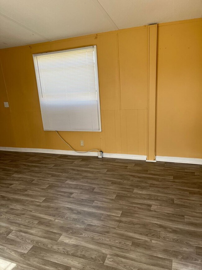 Building Photo - Move-In Ready Home in Manning!