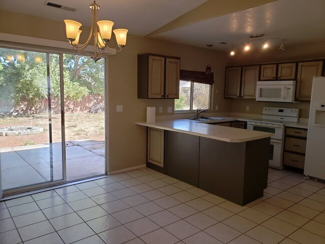 Building Photo - Pet-Friendly Home in Hurricane
