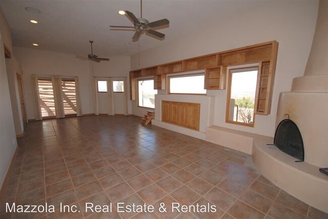 Building Photo - 3 br, 2.5 bath House - 15 Camino Real